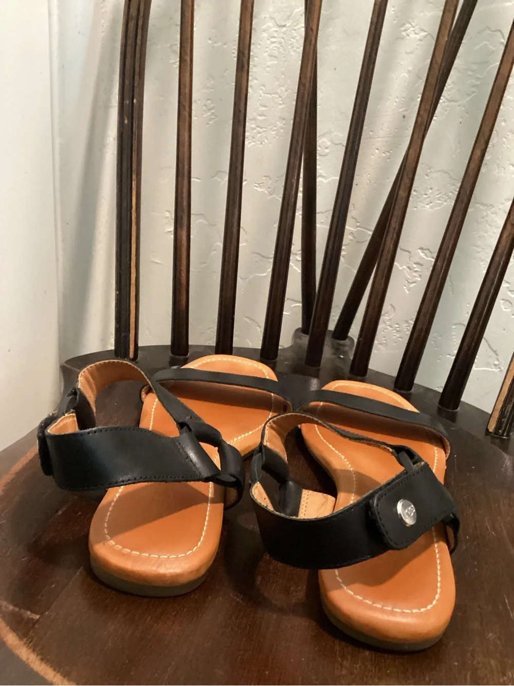 UGG Rynell Black Strappy Women's Sandals Leather size 7 US
